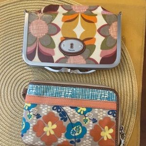 Lot of 2 Fossil purses great condition